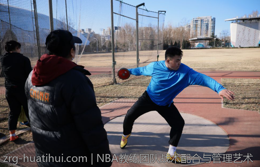 NBA教练团队战术配合与管理艺术